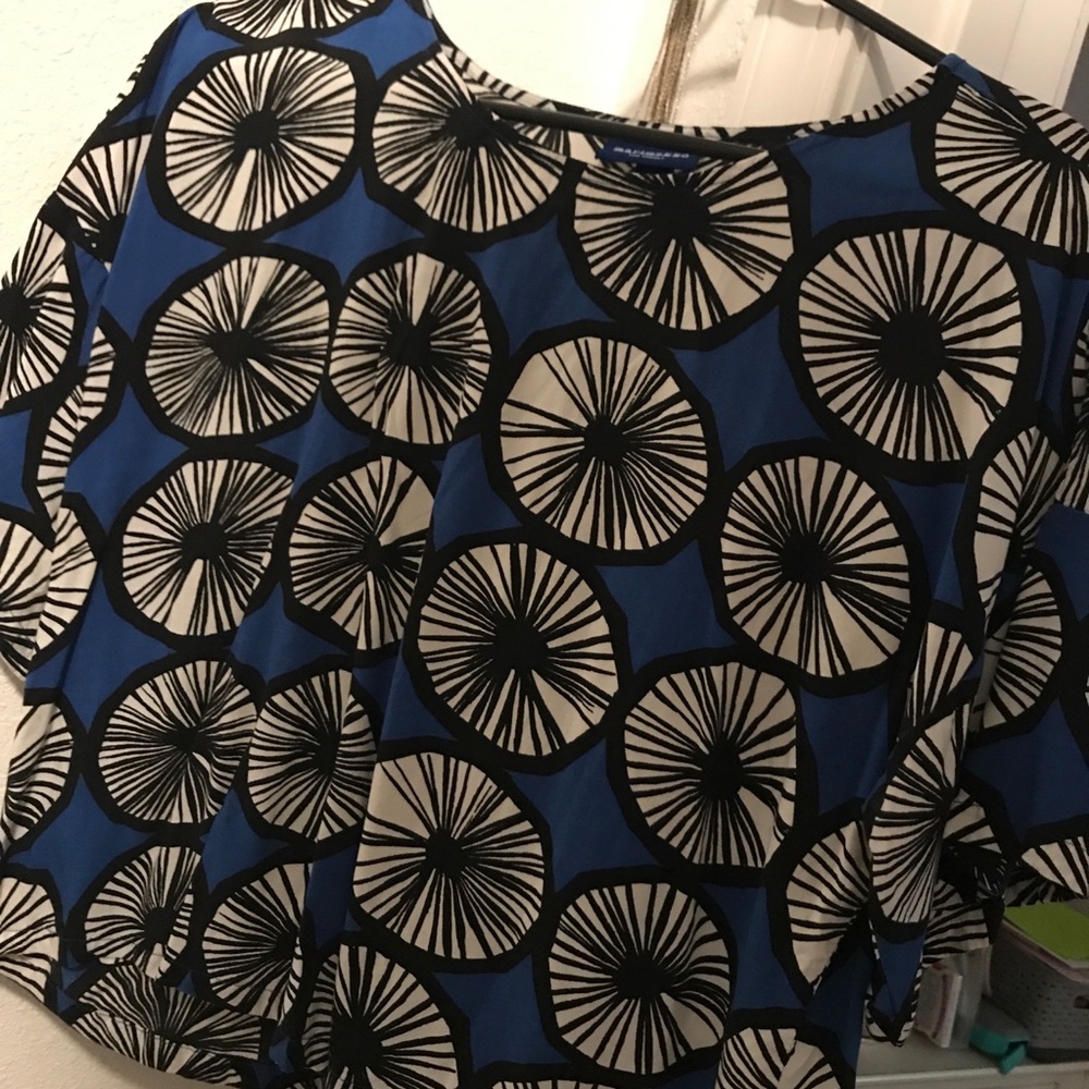 Modern style crop top blouse